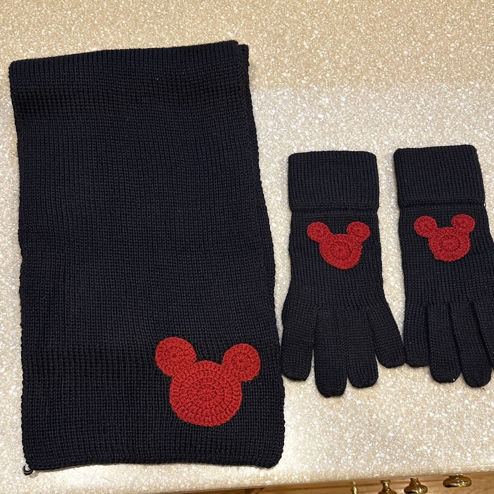 Women Disney Black and Red Knit Scarf and Gloves Set